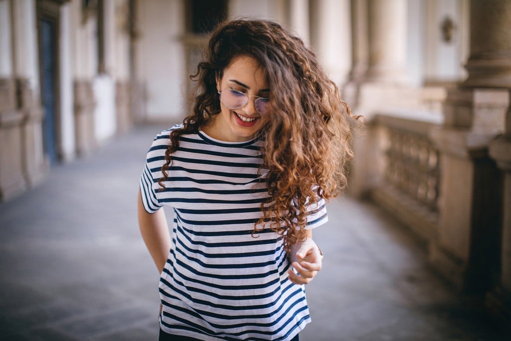  Mulher de cabelo longo, ondulado, repicado