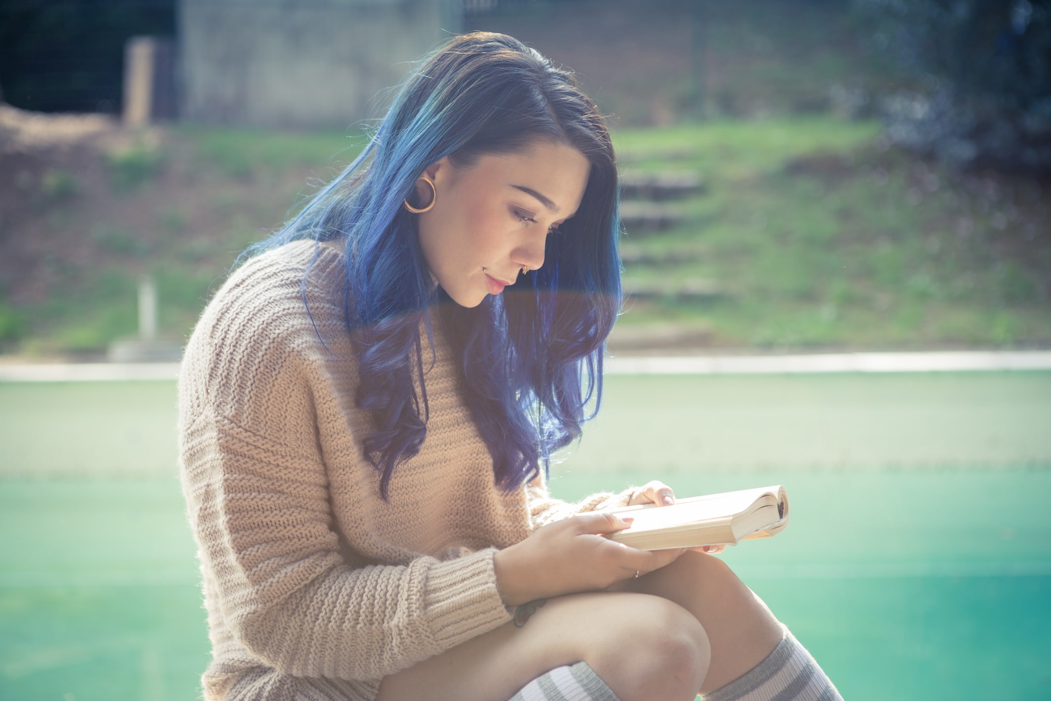  menina de cabelo azul