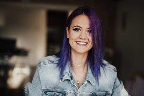 Cabelo roxo: dicas para conquistar a cor, quais produtos usar e como manter o visual