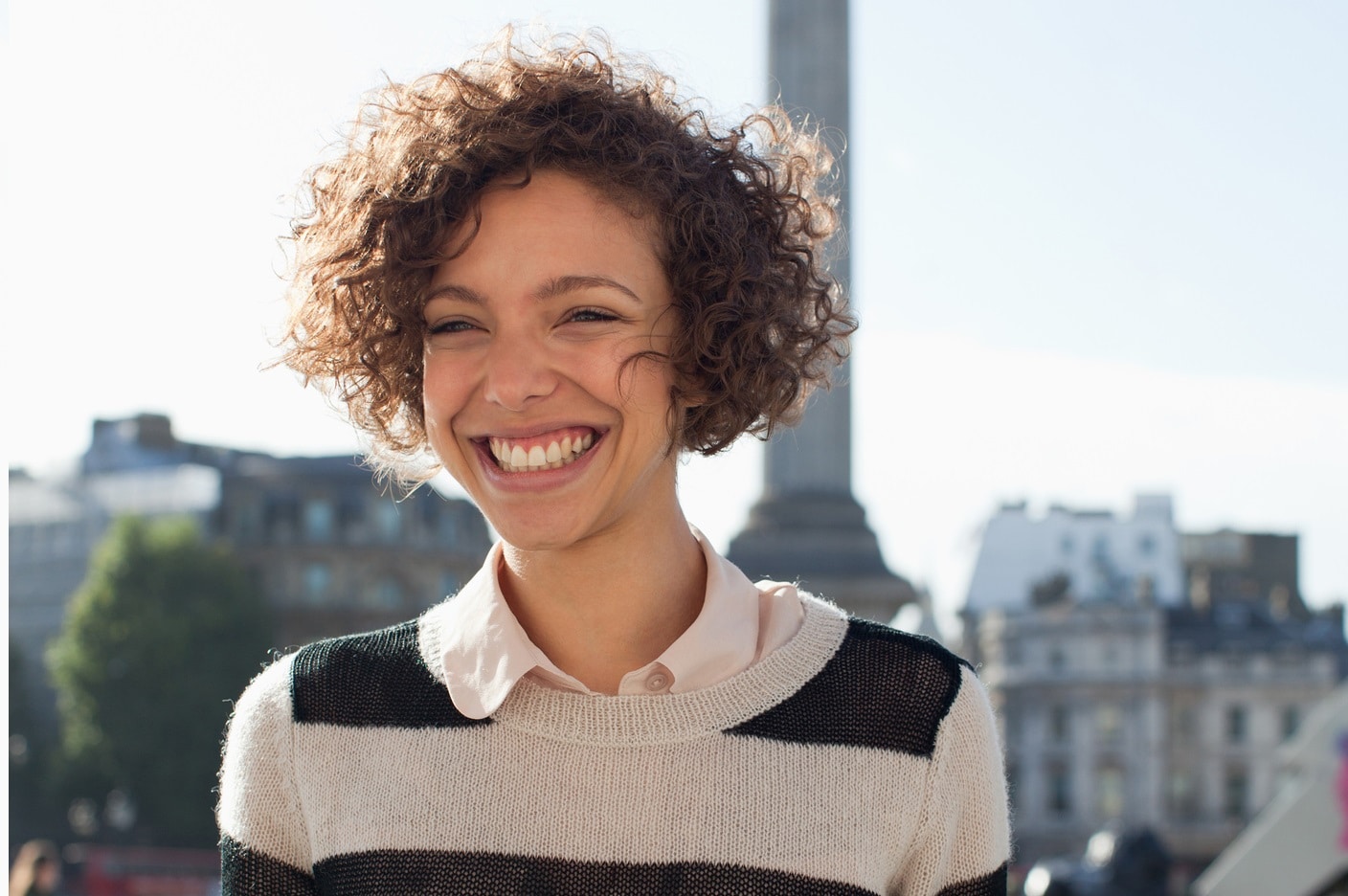 Cabelo cacheado curto: dicas e inspirações para corte e penteado