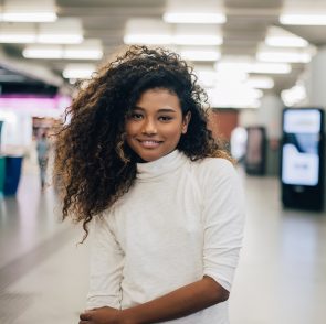 Cabelos afro: fotos, cuidados, cortes, tratamento e dicas