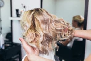 Como descolorir o cabelo corretamente sem danificar