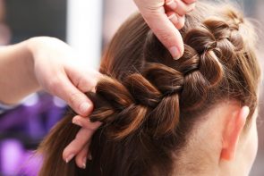 Tranças de cabelo: escama de peixe, embutida, box braids e mais