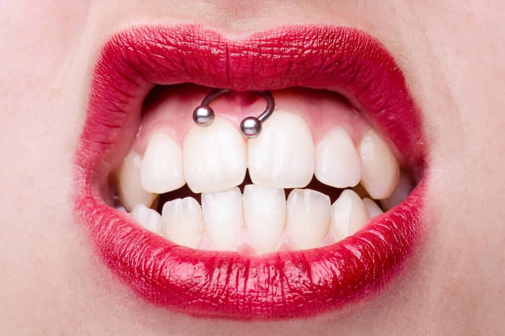 Piercing no smile: Cuidados e dicas