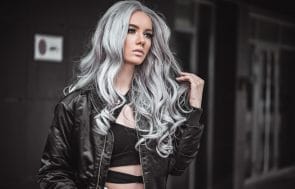 Cabelo cinza: Fotos e dicas de coloração e cuidados