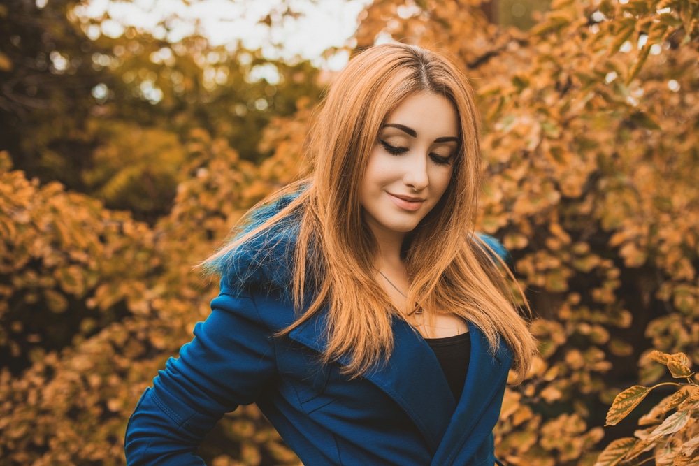 Peach cobbler hair: tendência que mistura tons de pêssego, rosa e ruivo