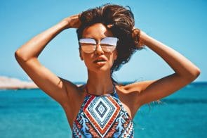 Calor, praia e piscina? Dicas para continuar com o cabelo saudável