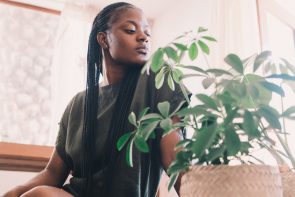 Inspirações e dicas para manter tranças raiz em cabelos afros incríveis