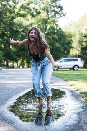 Conheça a beleza da calça slouchy e saiba como usá-la