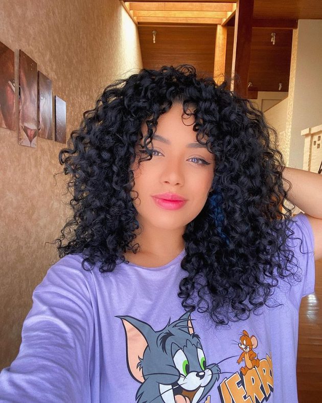 Resultado da máscara matizadora preta Salon Line no cabelo cacheado