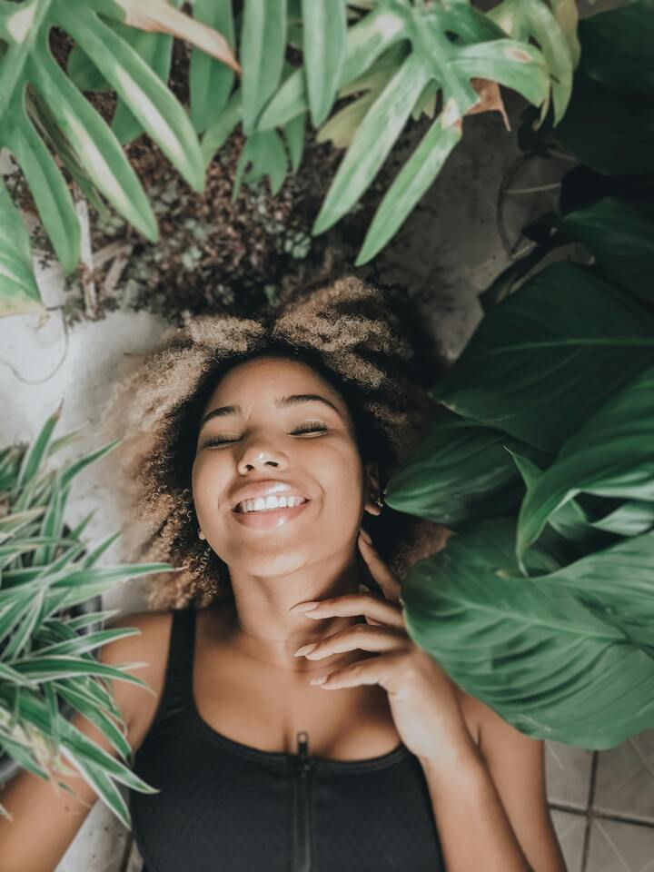 mulher de cabelo loiro