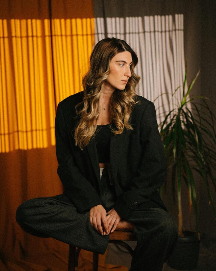 mulher de cabelo loiro