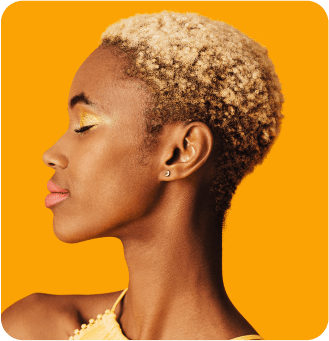 mulher negra com corte fade