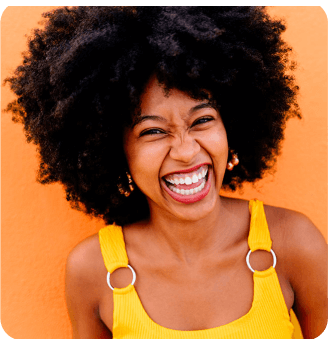 mulher negra com shaggy hair