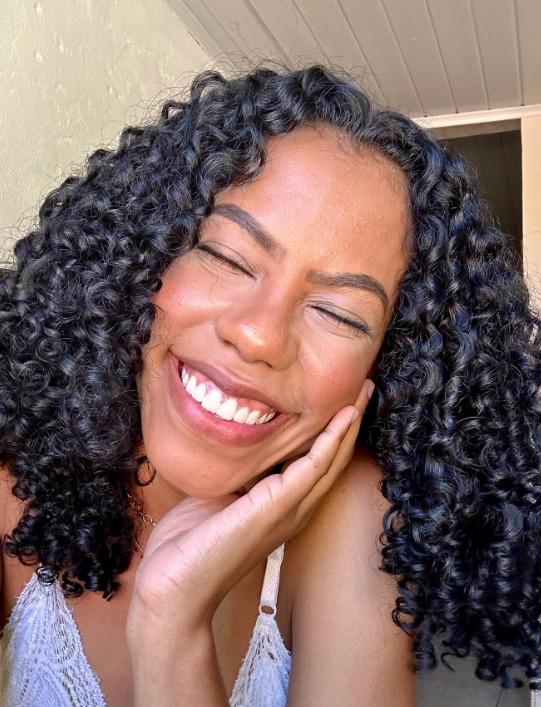  mulher negra sorrindo