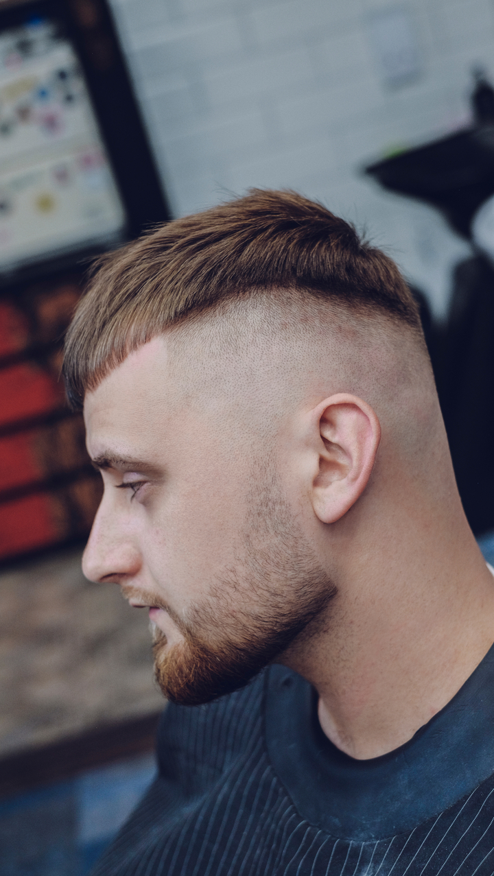 Conheça o fade em V: a nova tendência de corte masculino!