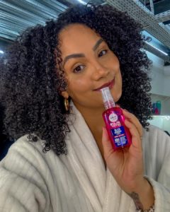 Óleo de cabelo: benefícios e dicas para usá-lo corretamente
