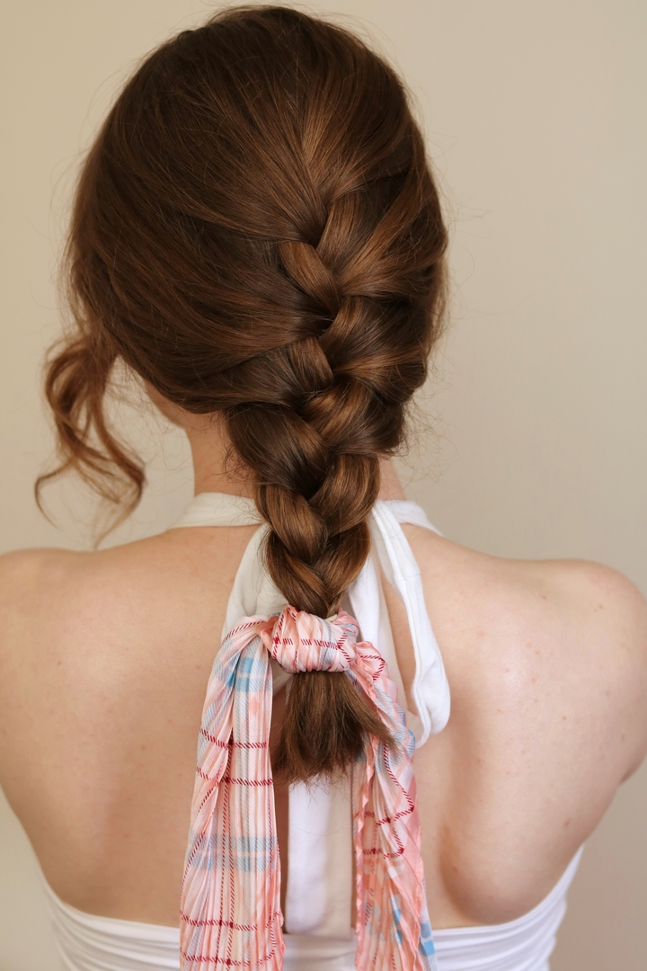 Penteado para cabelo curto cacheado: inspirações de penteados 